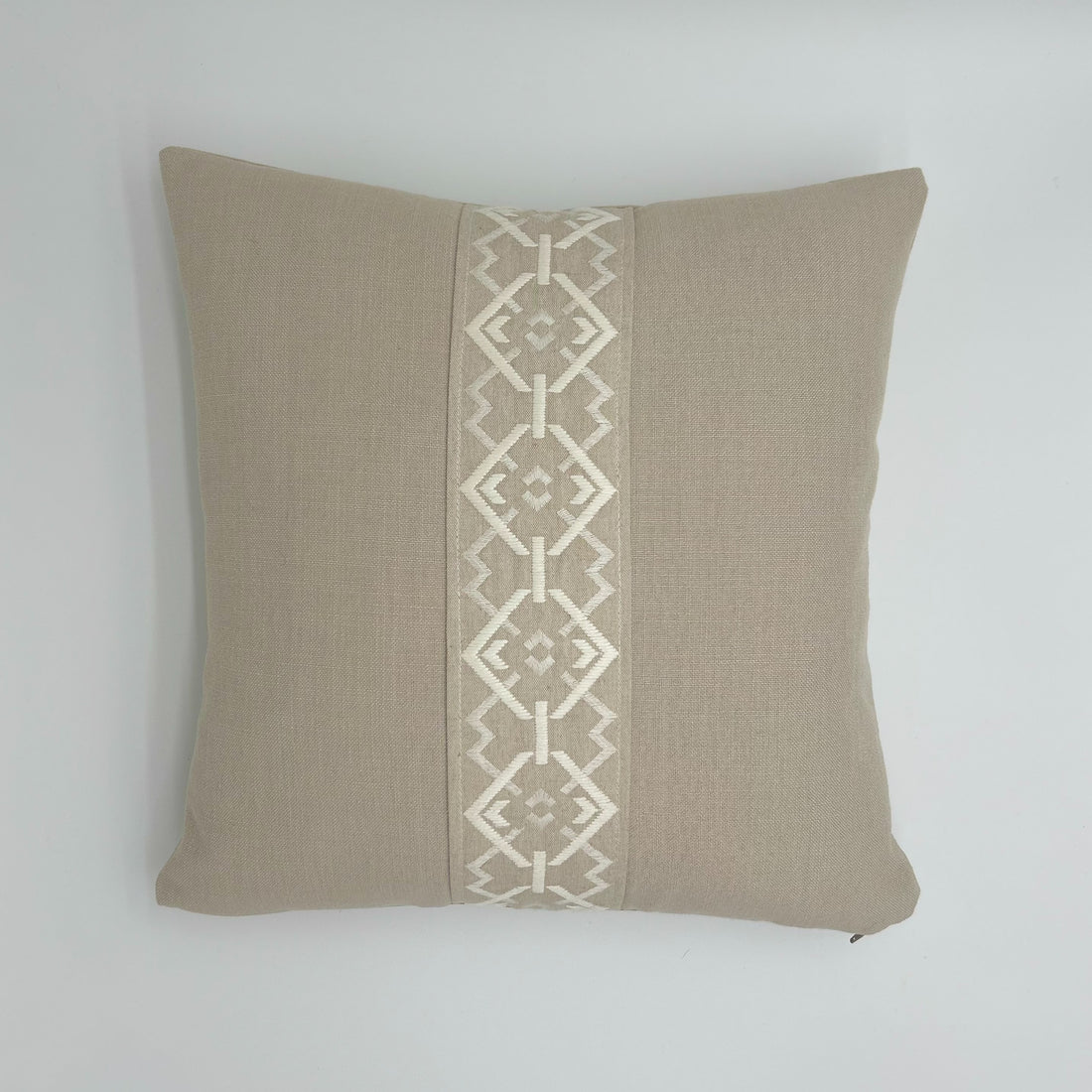 Eman Cushion Croix Nimbus White