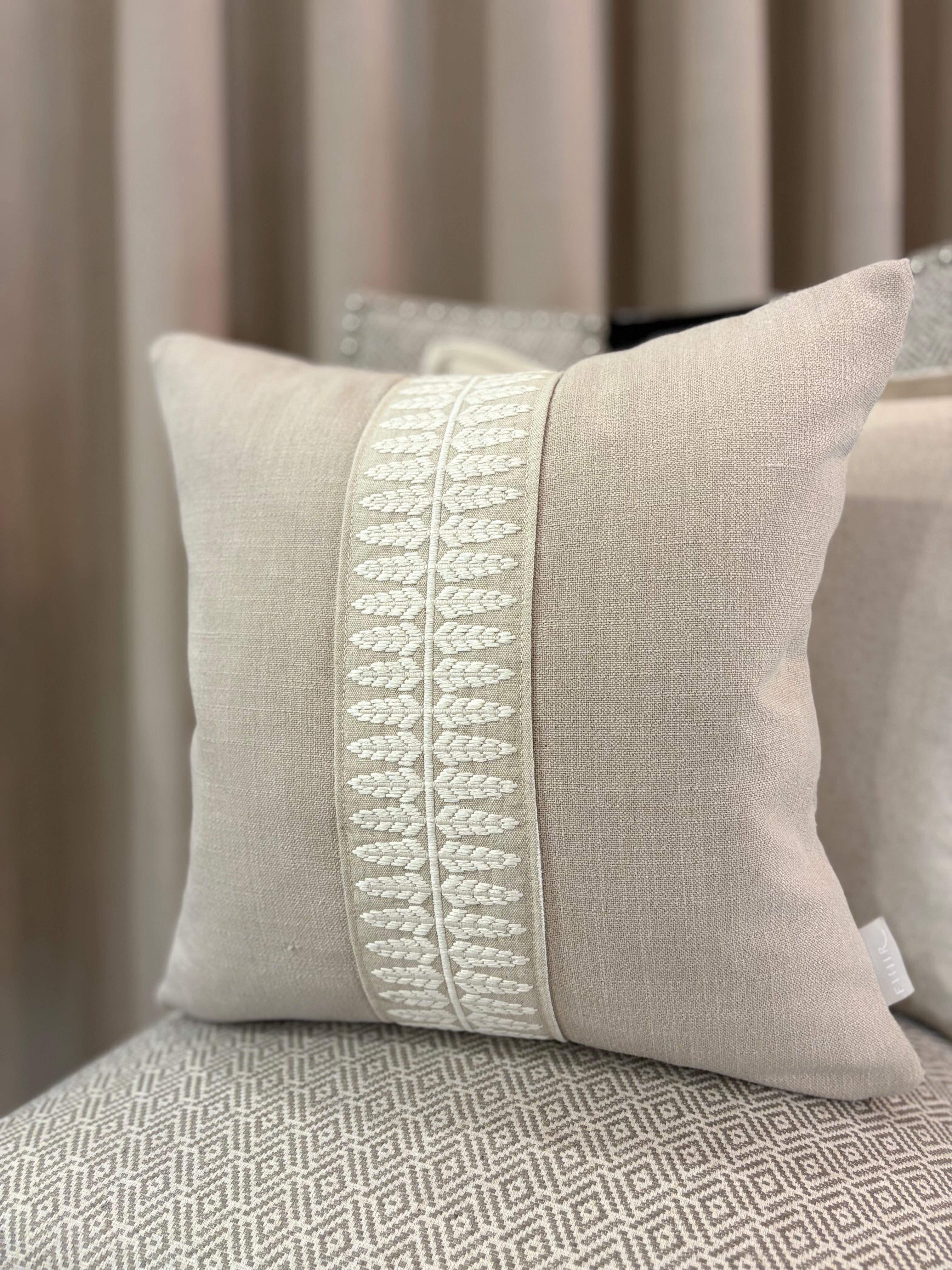 Eman Cushion Skeffington Nimbus White