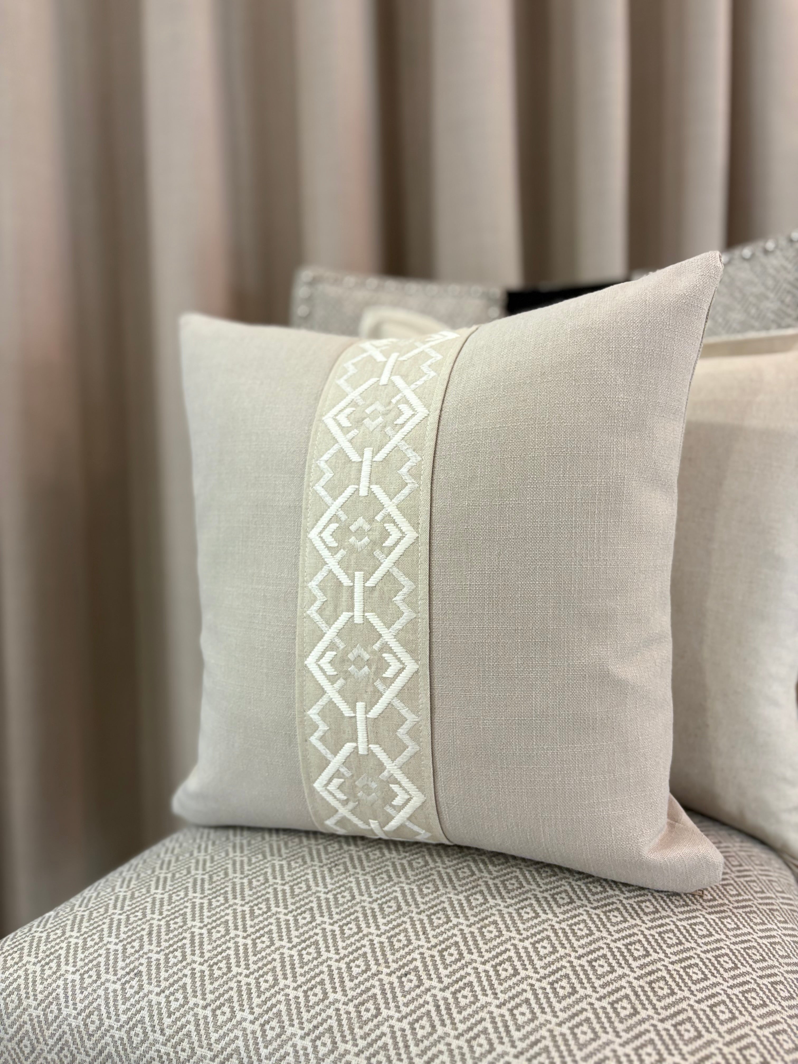 Eman Cushion Croix Nimbus White