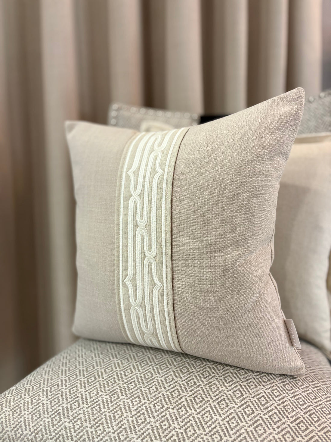 Eman Cushion Rollo Nimbus White