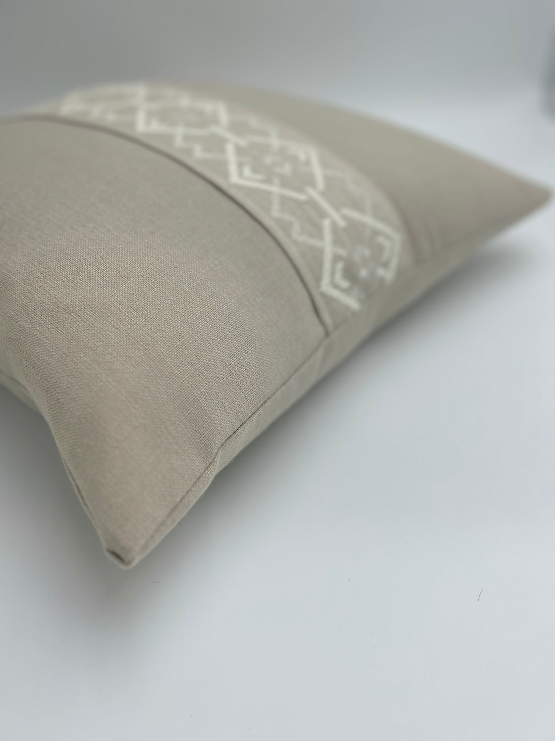 Eman Cushion Croix Nimbus White