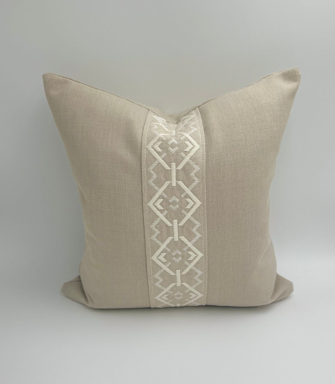 Eman Cushion Croix Nimbus White