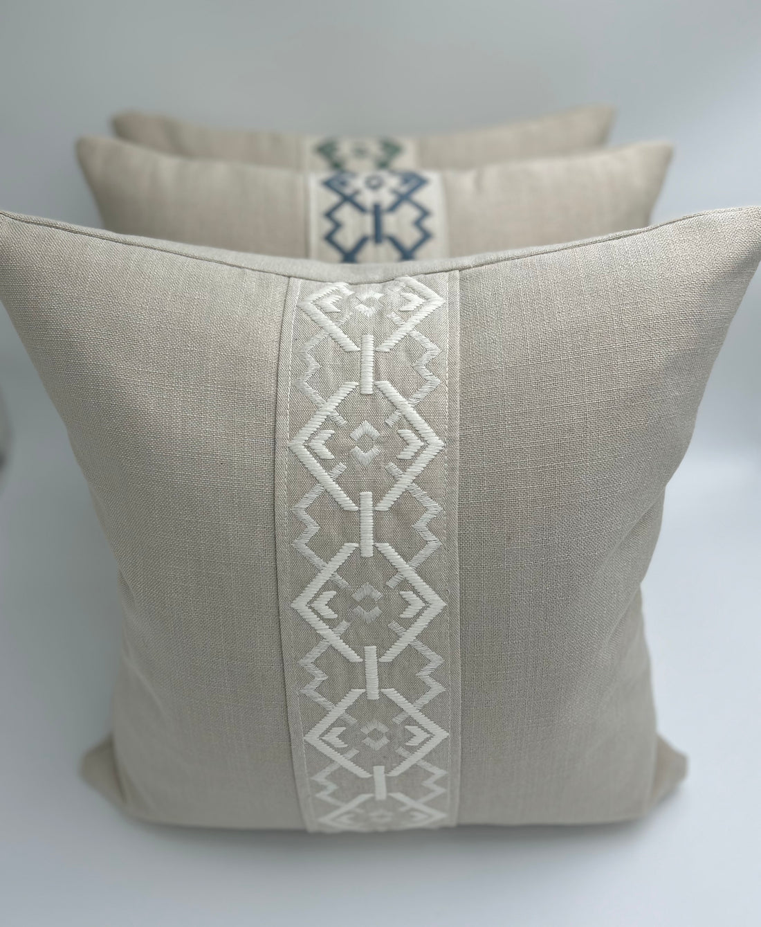 Eman Cushion Croix Nimbus White