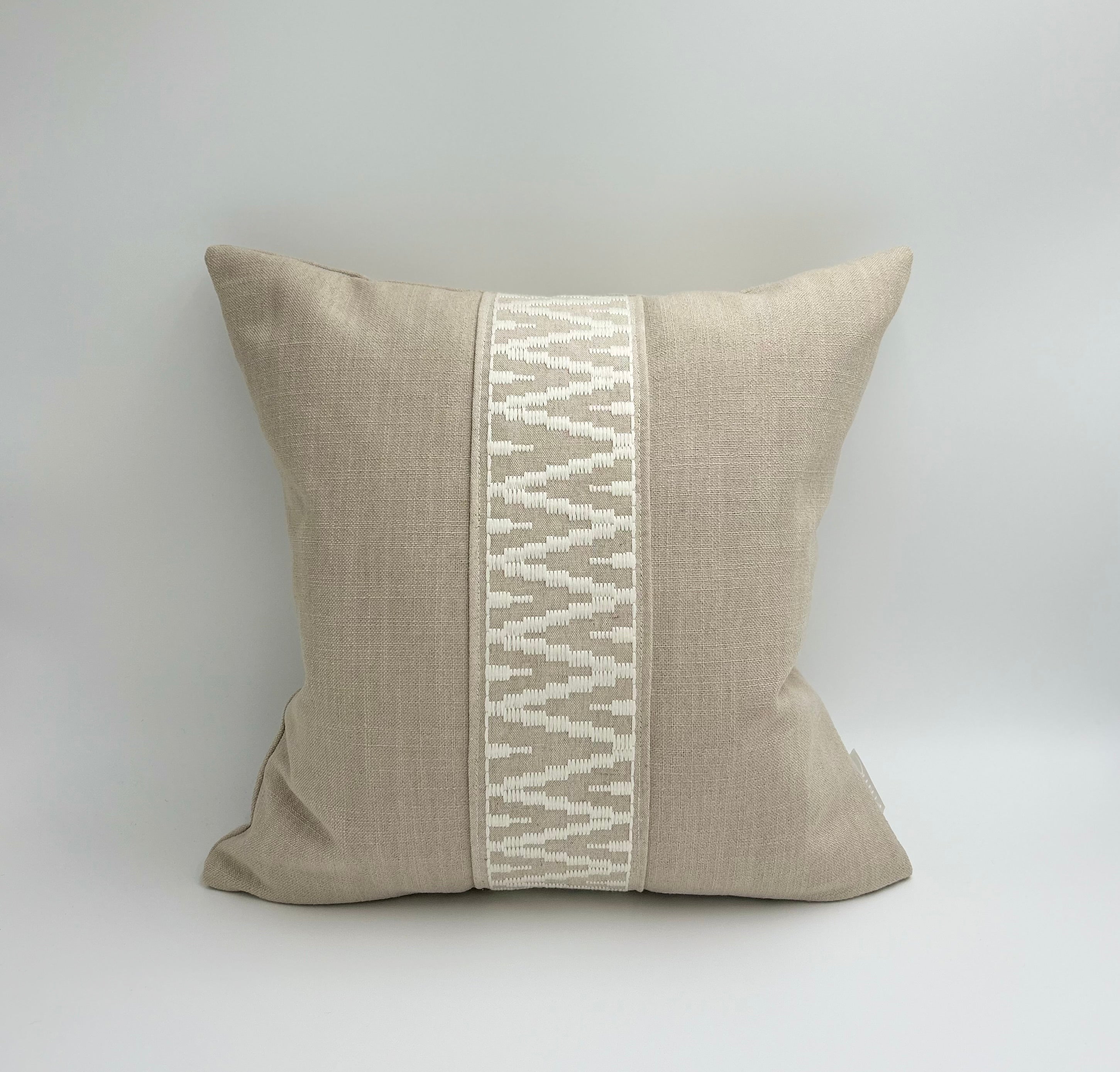 Eman Cushion Yaya Nimbus White