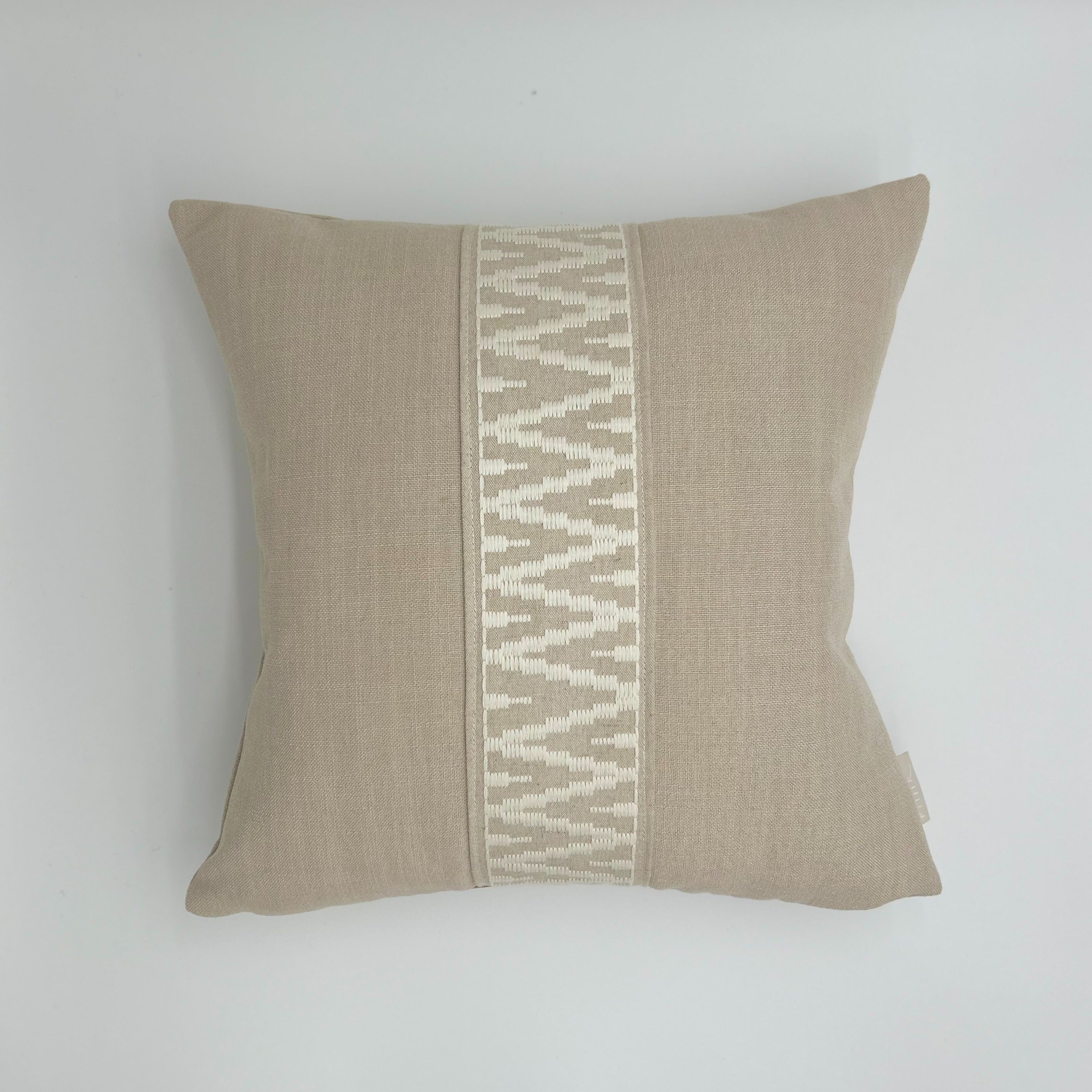 Eman Cushion Yaya Nimbus White